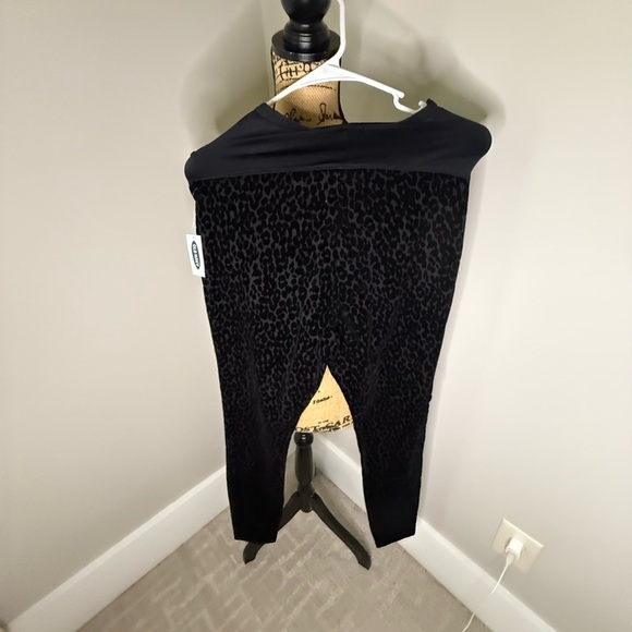 Old Navy Black Patterned Leggings - Picture 4 of 7